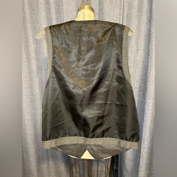 EUC—Men’s Vest - Picture 7 of 8